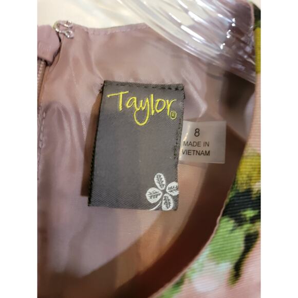 Taylor Women's Floral Fit and Flare Dress Round Neck Multicolor Pockets Size 8 - Picture 7 of 8